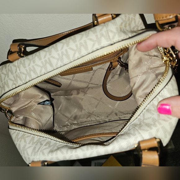 Michael Kors Beck Satchel 2 Way Bag Like New! - Picture 5 of 15